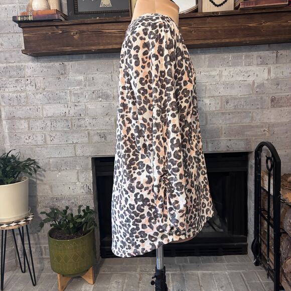 Emily Daniels Ribbed 3/4 Sleeve Animal Print Top Size XL Gold Buttons Notch Neck - Picture 6 of 9